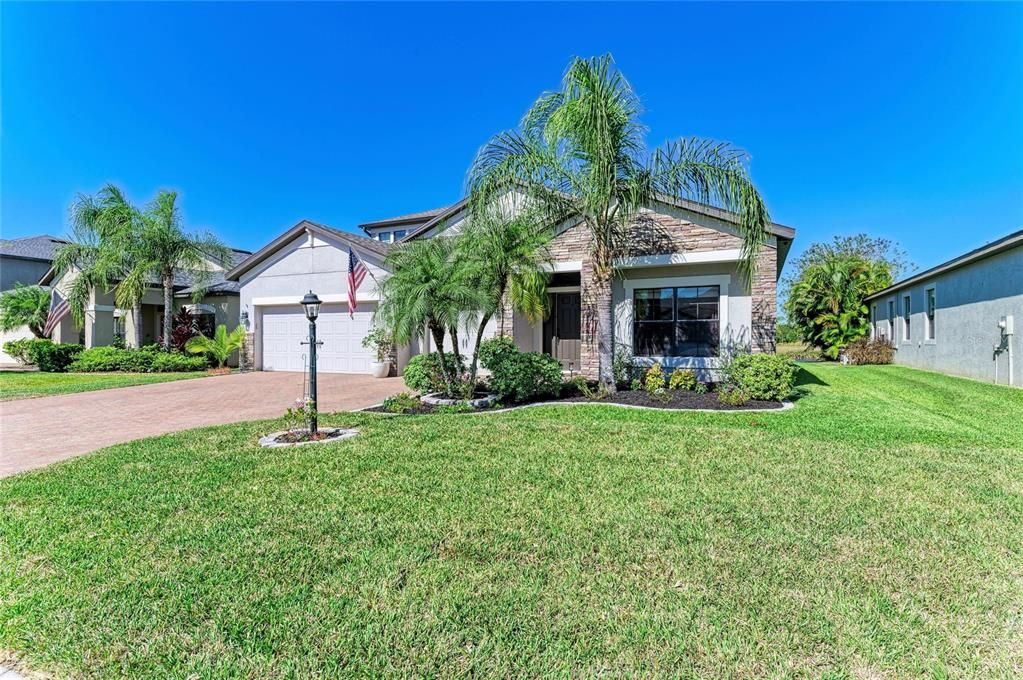 For Sale: $825,000 (5 beds, 4 baths, 3118 Square Feet)