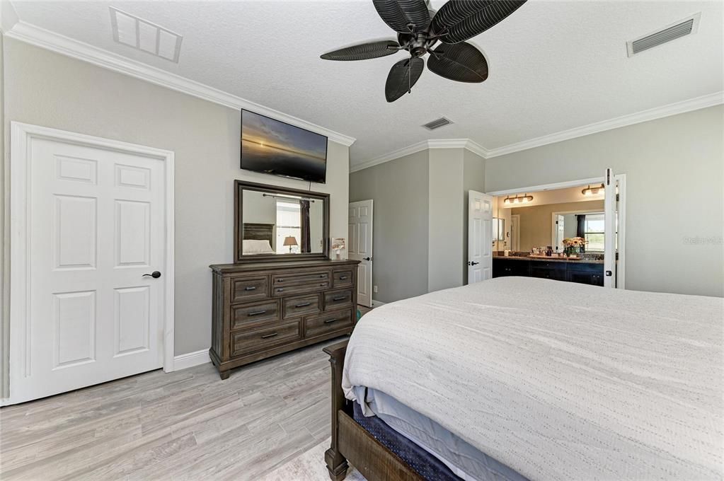 For Sale: $825,000 (5 beds, 4 baths, 3118 Square Feet)