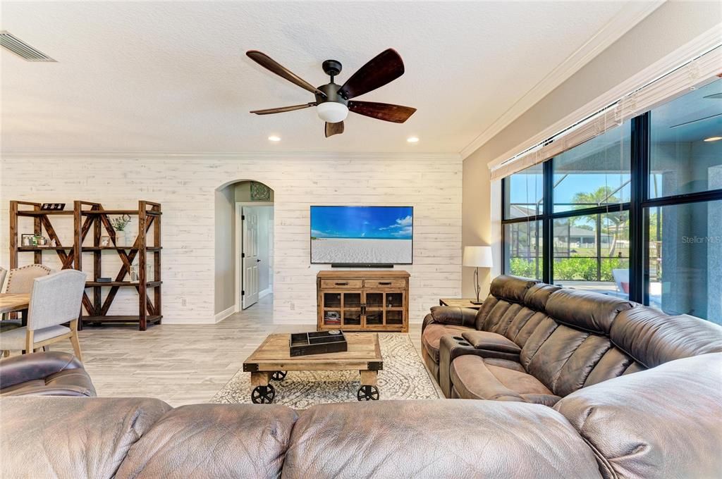 For Sale: $825,000 (5 beds, 4 baths, 3118 Square Feet)