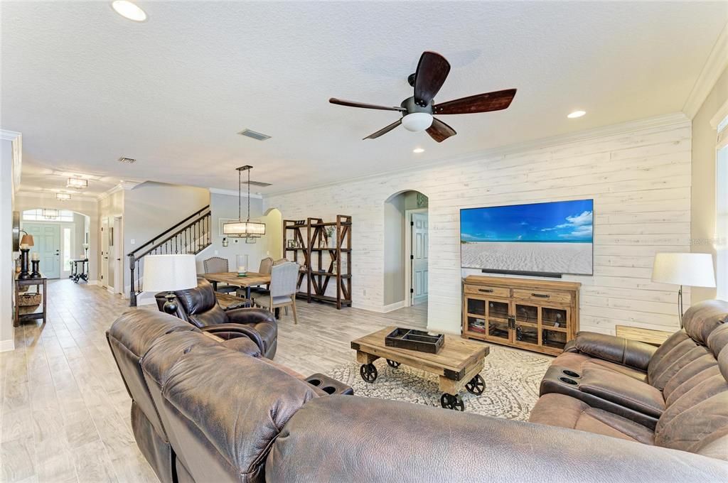 For Sale: $825,000 (5 beds, 4 baths, 3118 Square Feet)