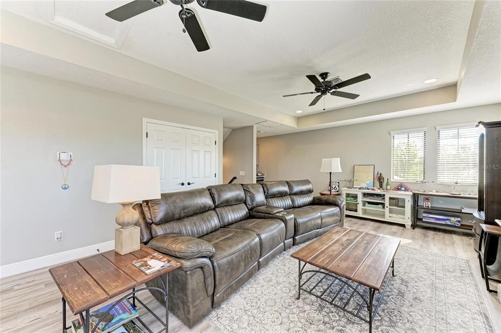 For Sale: $825,000 (5 beds, 4 baths, 3118 Square Feet)