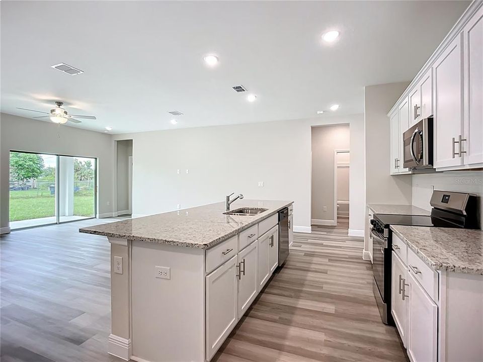 待售: $347,999 (4 贝兹, 2 浴室, 1810 平方英尺)