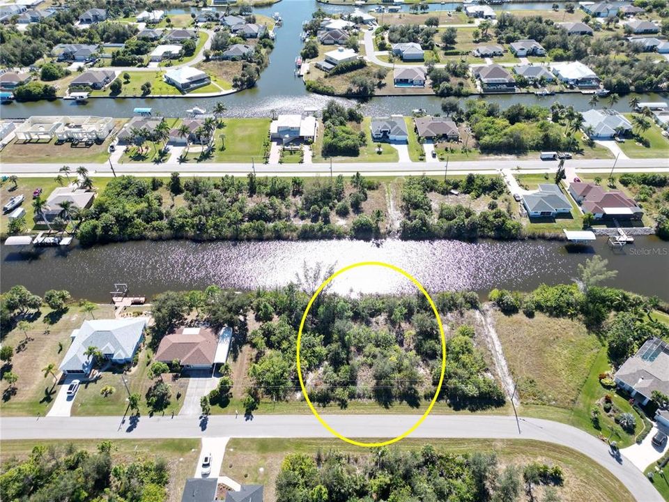 На продажу: $99,900 (0.24 acres)