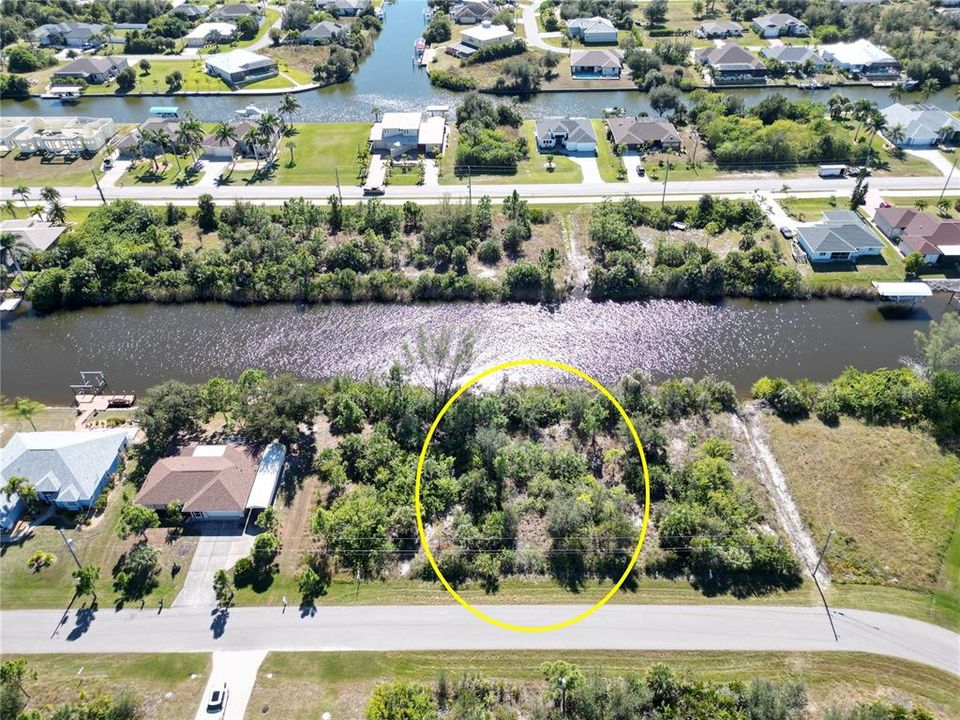 На продажу: $99,900 (0.24 acres)