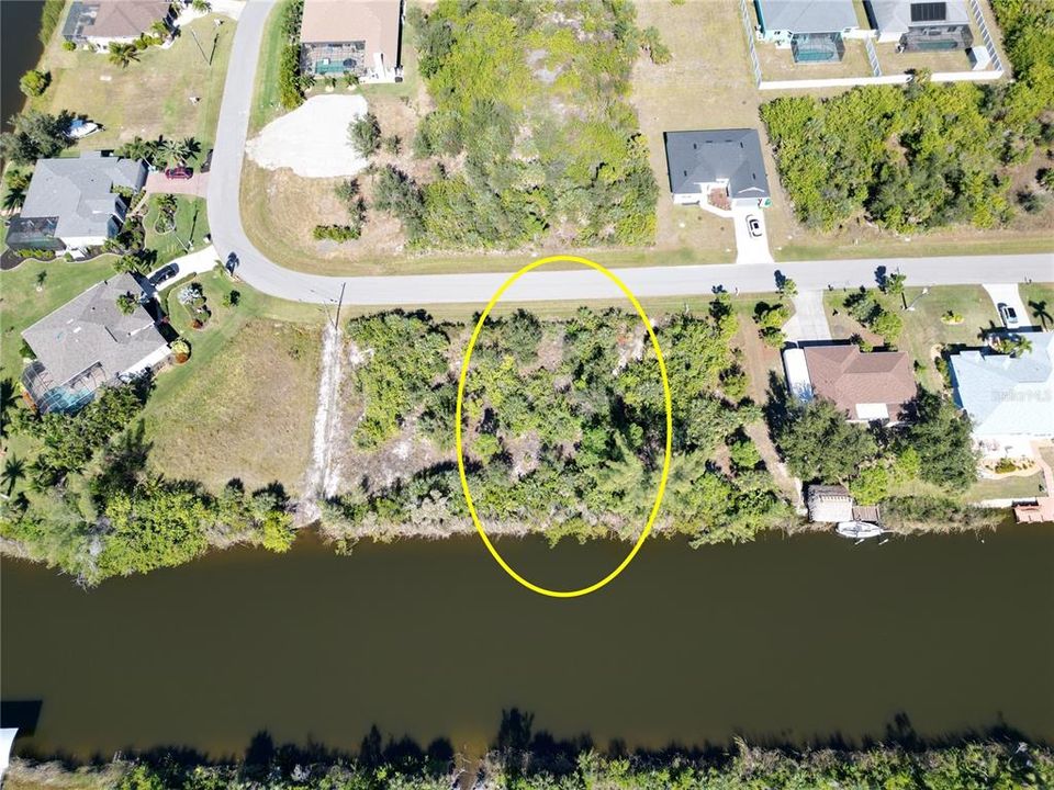 На продажу: $99,900 (0.24 acres)
