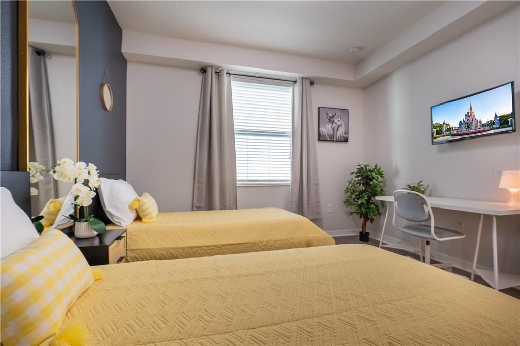 For Sale: $359,000 (2 beds, 2 baths, 1126 Square Feet)