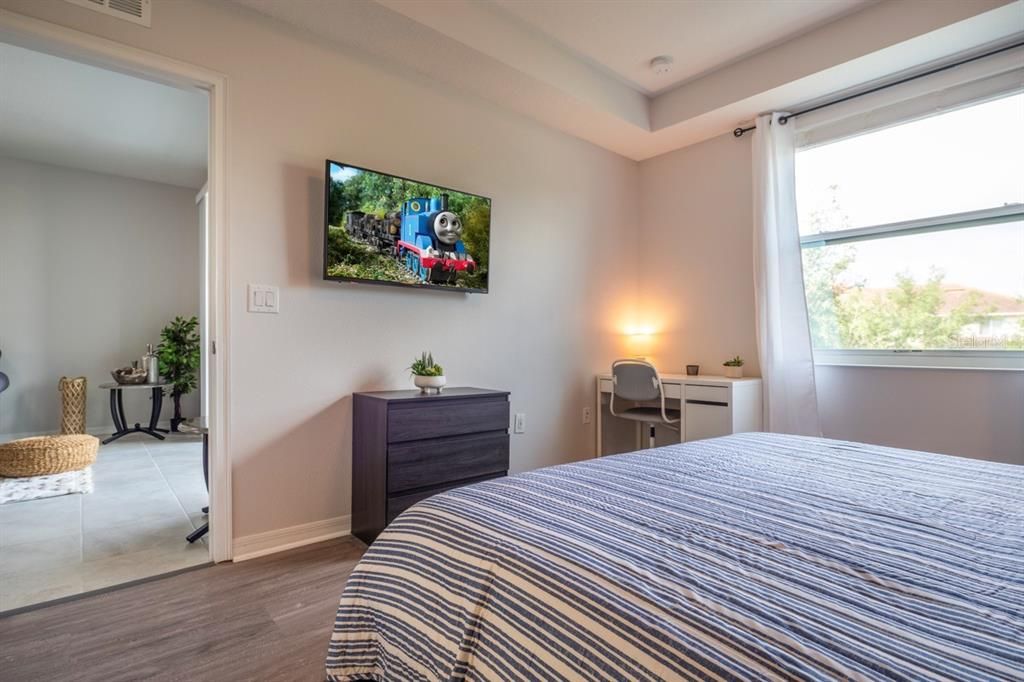 For Sale: $359,000 (2 beds, 2 baths, 1126 Square Feet)