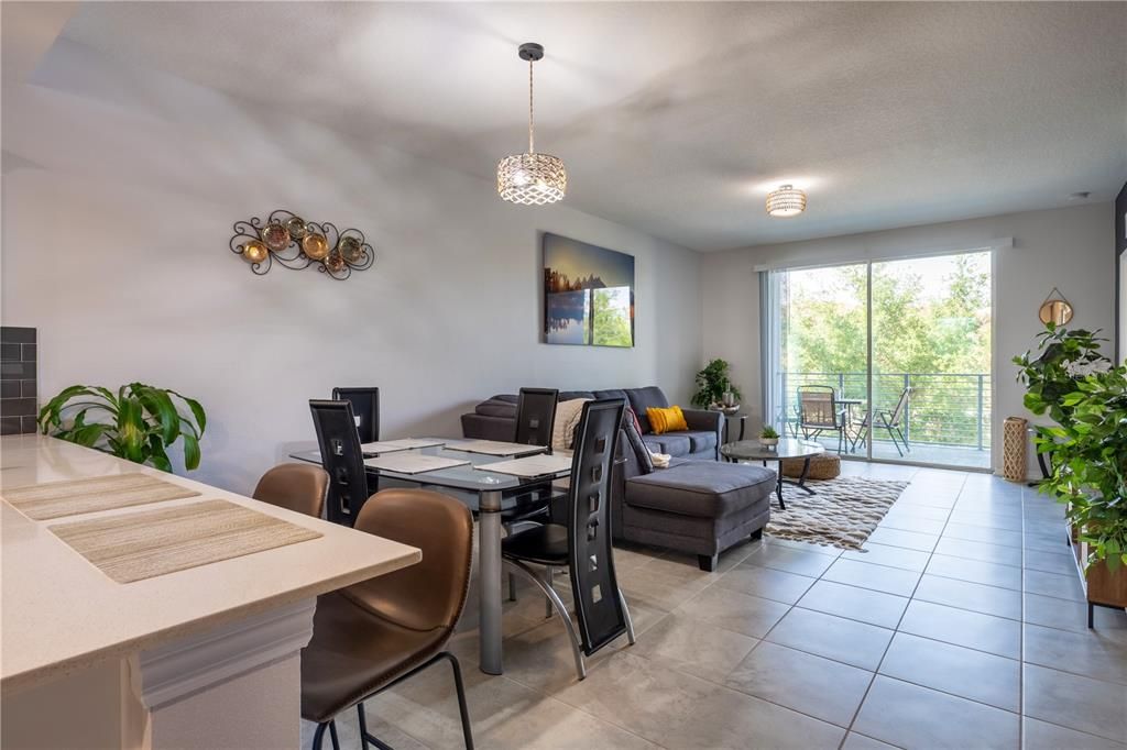 For Sale: $359,000 (2 beds, 2 baths, 1126 Square Feet)