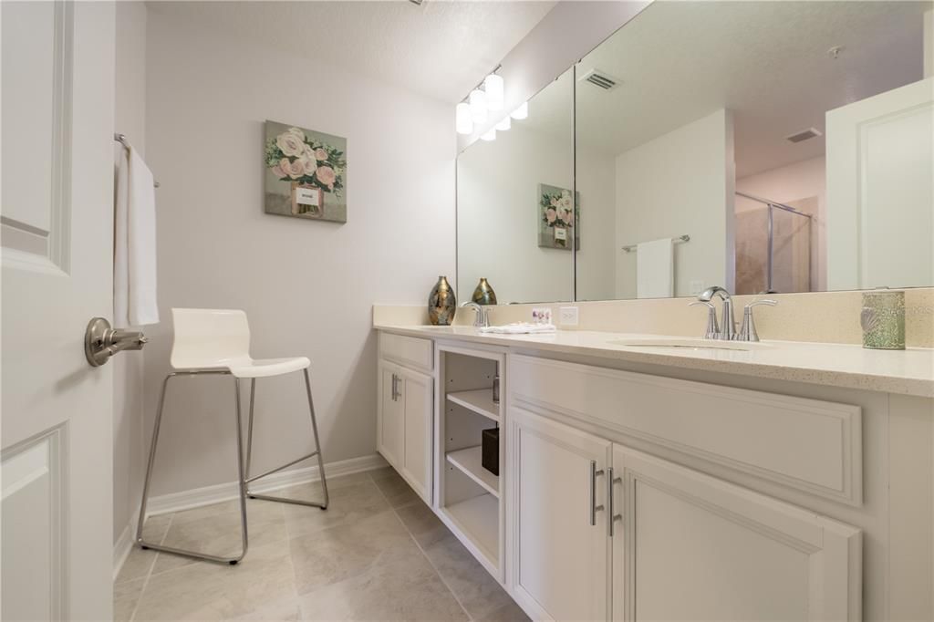 For Sale: $359,000 (2 beds, 2 baths, 1126 Square Feet)