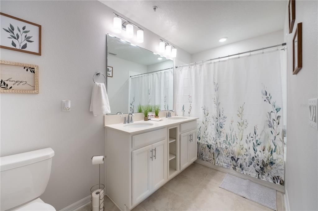 For Sale: $359,000 (2 beds, 2 baths, 1126 Square Feet)