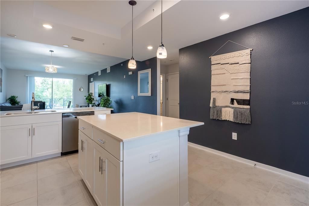 For Sale: $359,000 (2 beds, 2 baths, 1126 Square Feet)