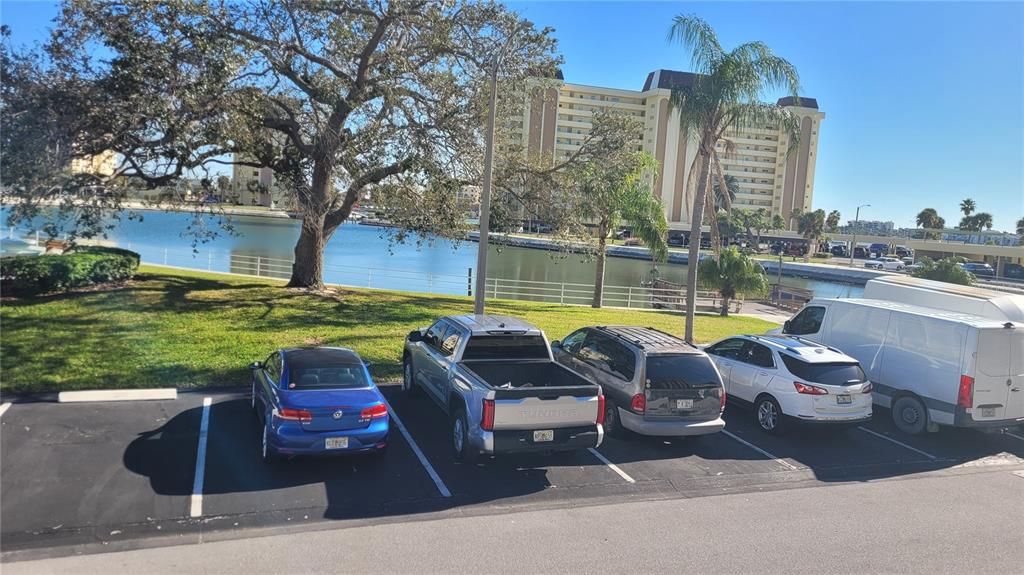 For Sale: $250,000 (2 beds, 2 baths, 970 Square Feet)