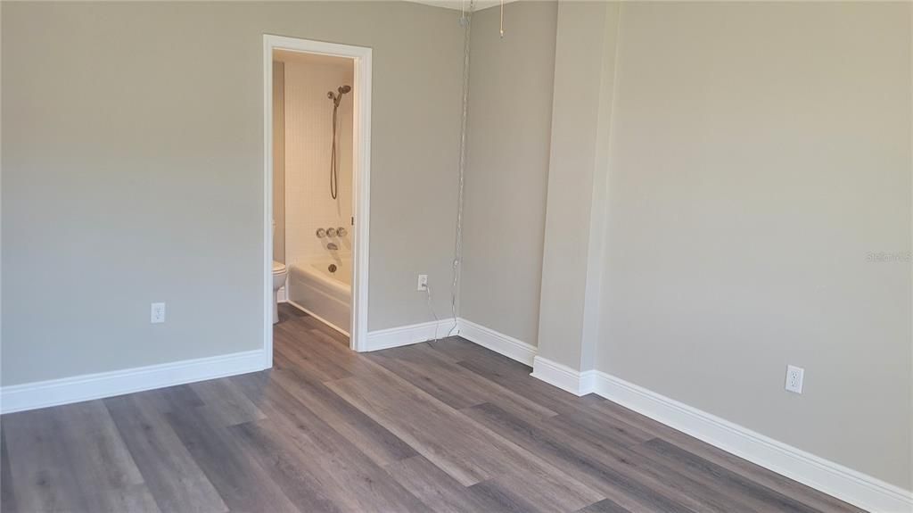 For Sale: $250,000 (2 beds, 2 baths, 970 Square Feet)