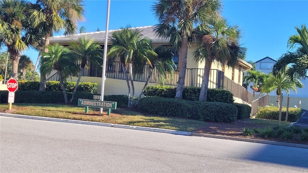 For Sale: $250,000 (2 beds, 2 baths, 970 Square Feet)