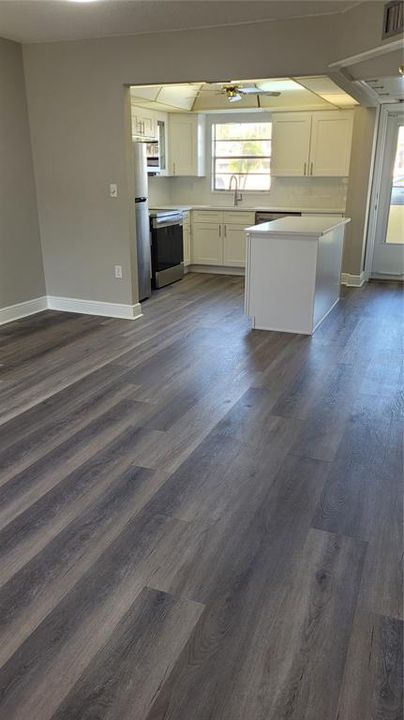 For Sale: $250,000 (2 beds, 2 baths, 970 Square Feet)