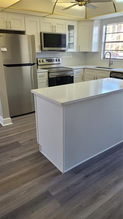 For Sale: $250,000 (2 beds, 2 baths, 970 Square Feet)