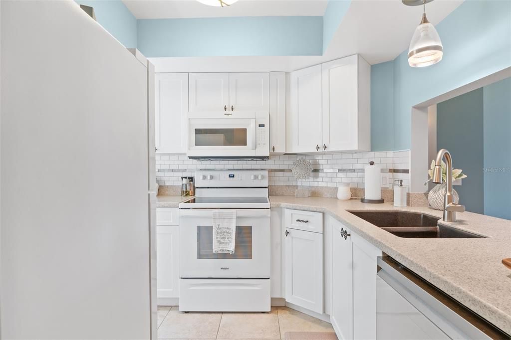 Activo con contrato: $145,000 (2 camas, 2 baños, 992 Pies cuadrados)