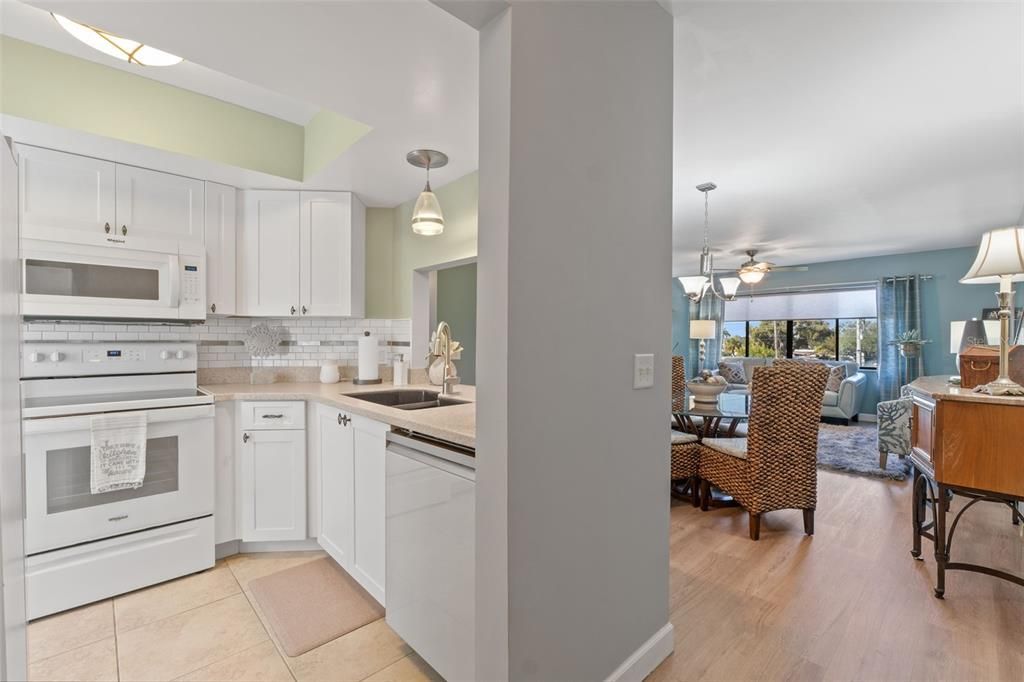 Activo con contrato: $145,000 (2 camas, 2 baños, 992 Pies cuadrados)