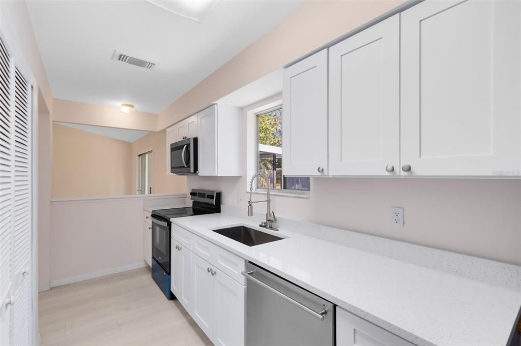 En Venta: $329,000 (3 camas, 2 baños, 1301 Pies cuadrados)