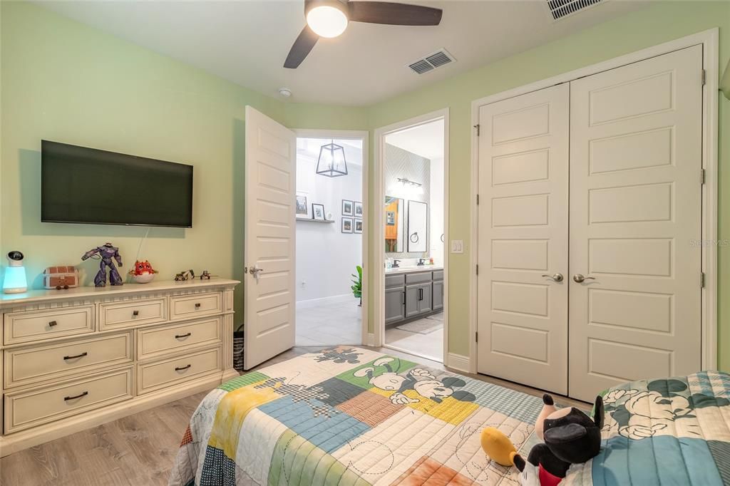 En Venta: $549,000 (4 camas, 3 baños, 2288 Pies cuadrados)