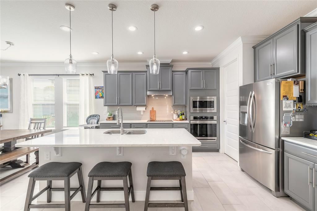 En Venta: $549,000 (4 camas, 3 baños, 2288 Pies cuadrados)