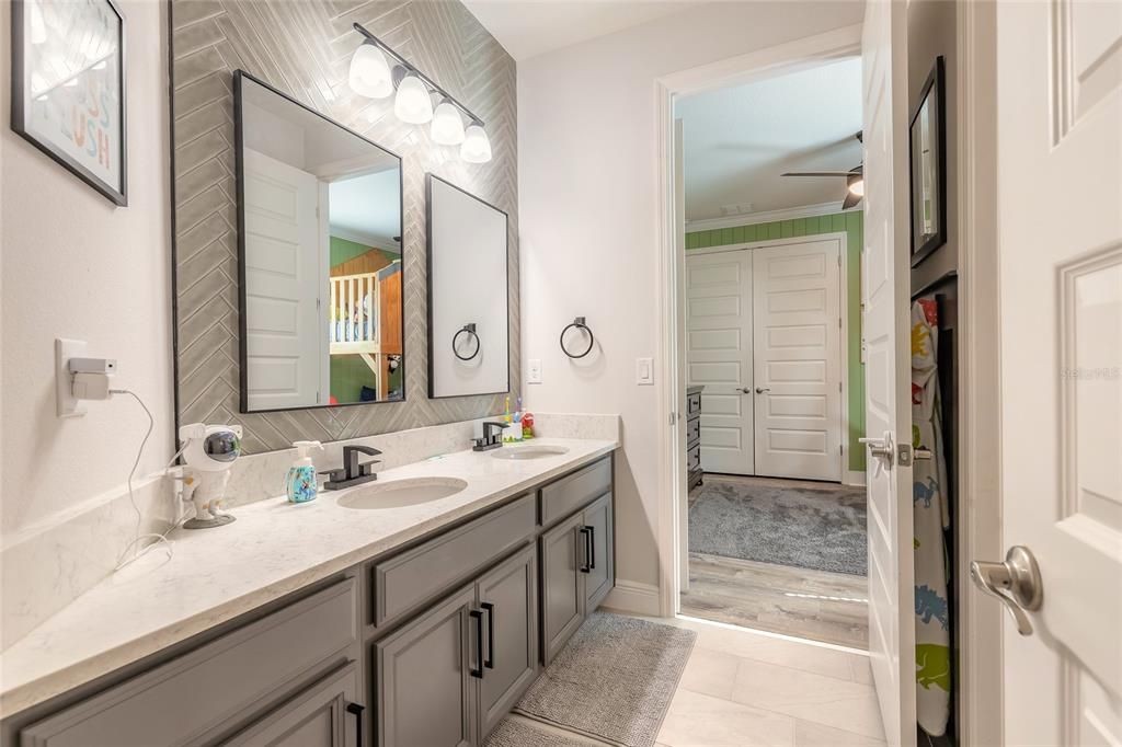 En Venta: $549,000 (4 camas, 3 baños, 2288 Pies cuadrados)