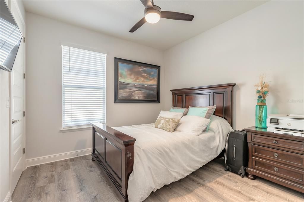 En Venta: $549,000 (4 camas, 3 baños, 2288 Pies cuadrados)