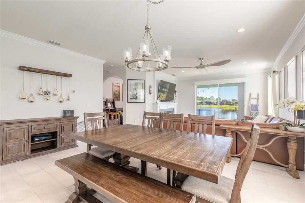 En Venta: $549,000 (4 camas, 3 baños, 2288 Pies cuadrados)