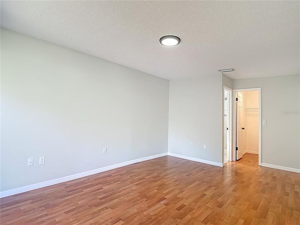 For Sale: $255,000 (2 beds, 2 baths, 1300 Square Feet)