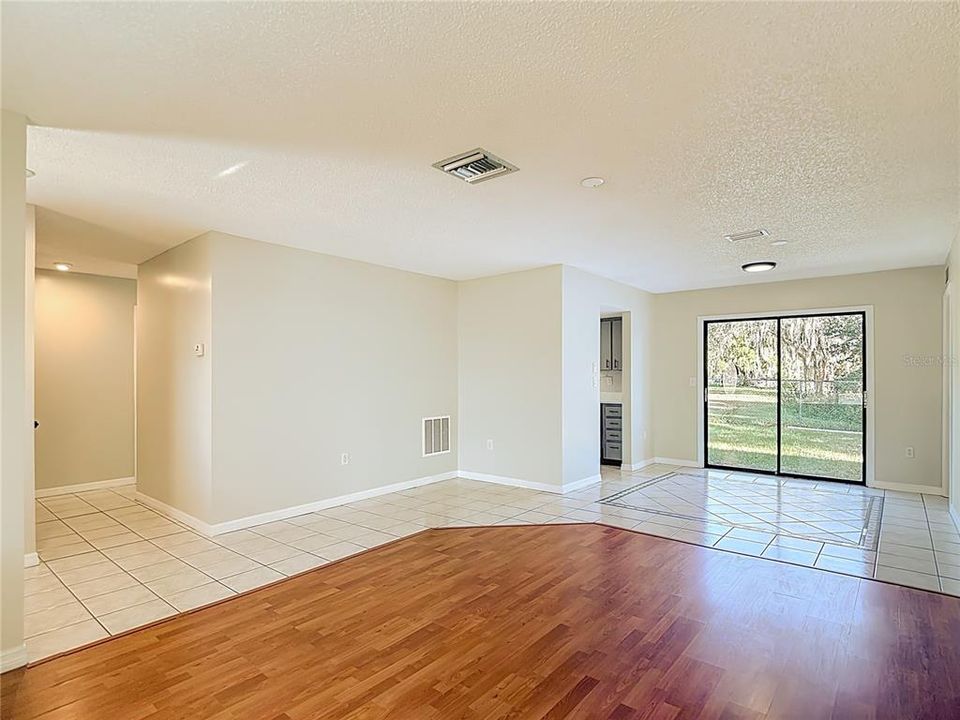 For Sale: $255,000 (2 beds, 2 baths, 1300 Square Feet)