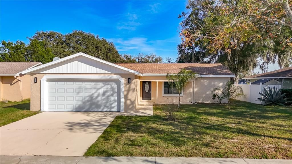 For Sale: $255,000 (2 beds, 2 baths, 1300 Square Feet)