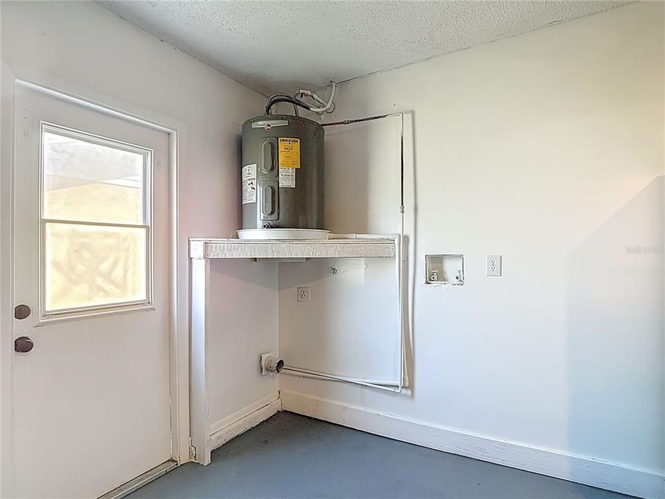 For Sale: $255,000 (2 beds, 2 baths, 1300 Square Feet)