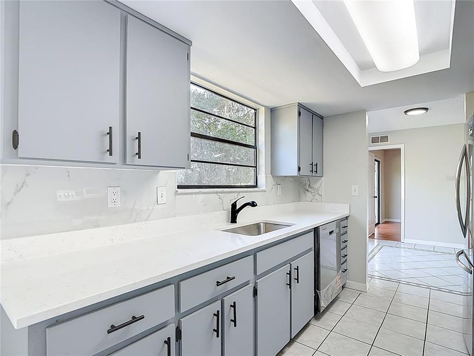 For Sale: $255,000 (2 beds, 2 baths, 1300 Square Feet)