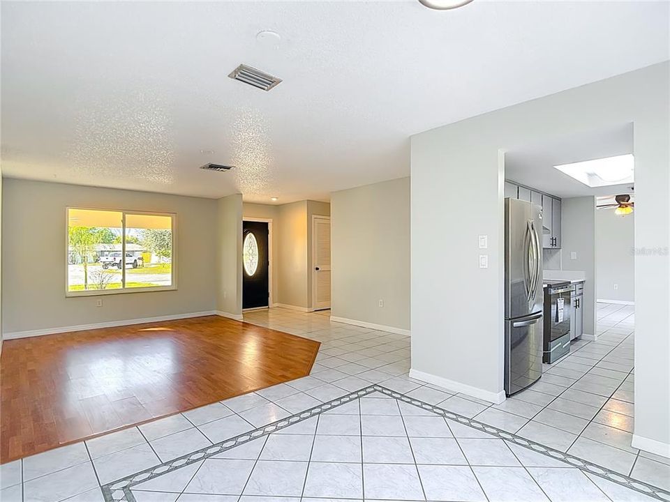 For Sale: $255,000 (2 beds, 2 baths, 1300 Square Feet)