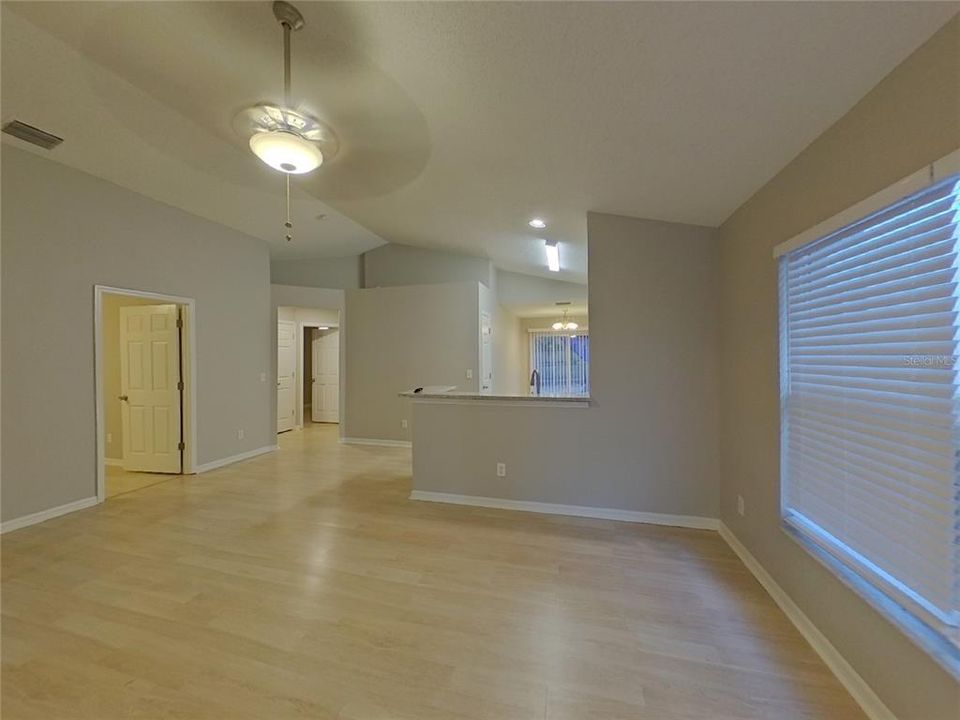 出租: $2,279 (4 贝兹, 2 浴室, 1326 平方英尺)