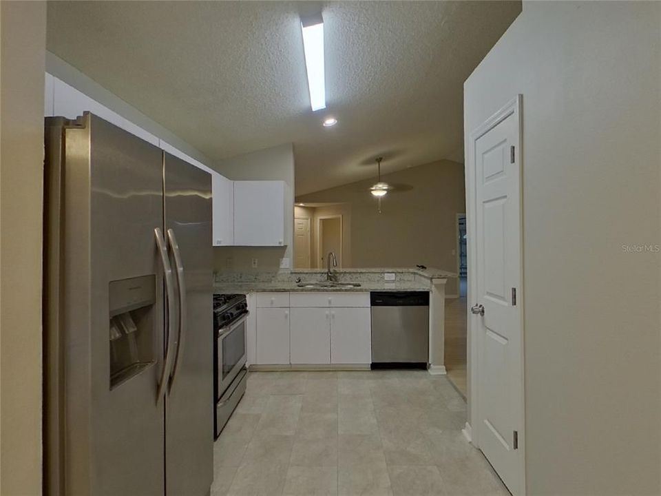 出租: $2,279 (4 贝兹, 2 浴室, 1326 平方英尺)