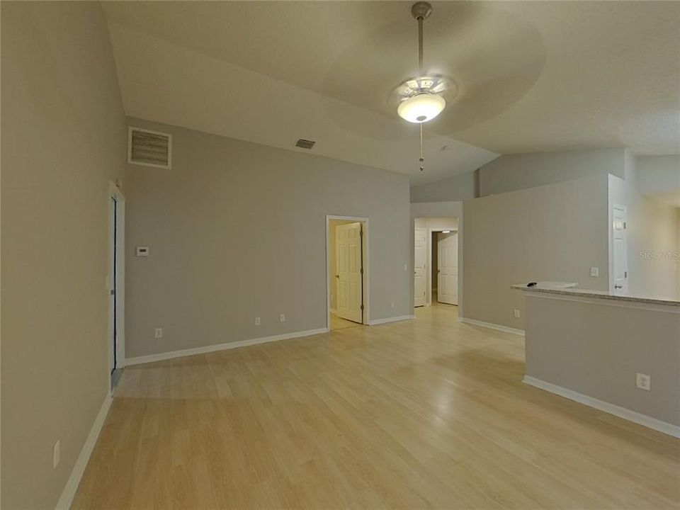 出租: $2,279 (4 贝兹, 2 浴室, 1326 平方英尺)