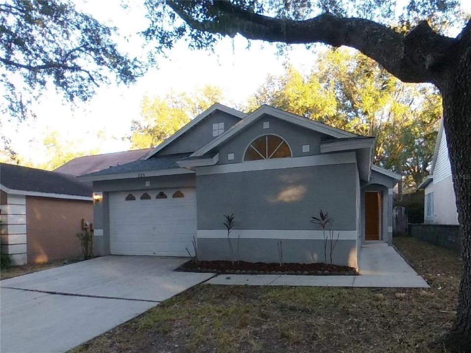 出租: $2,279 (4 贝兹, 2 浴室, 1326 平方英尺)