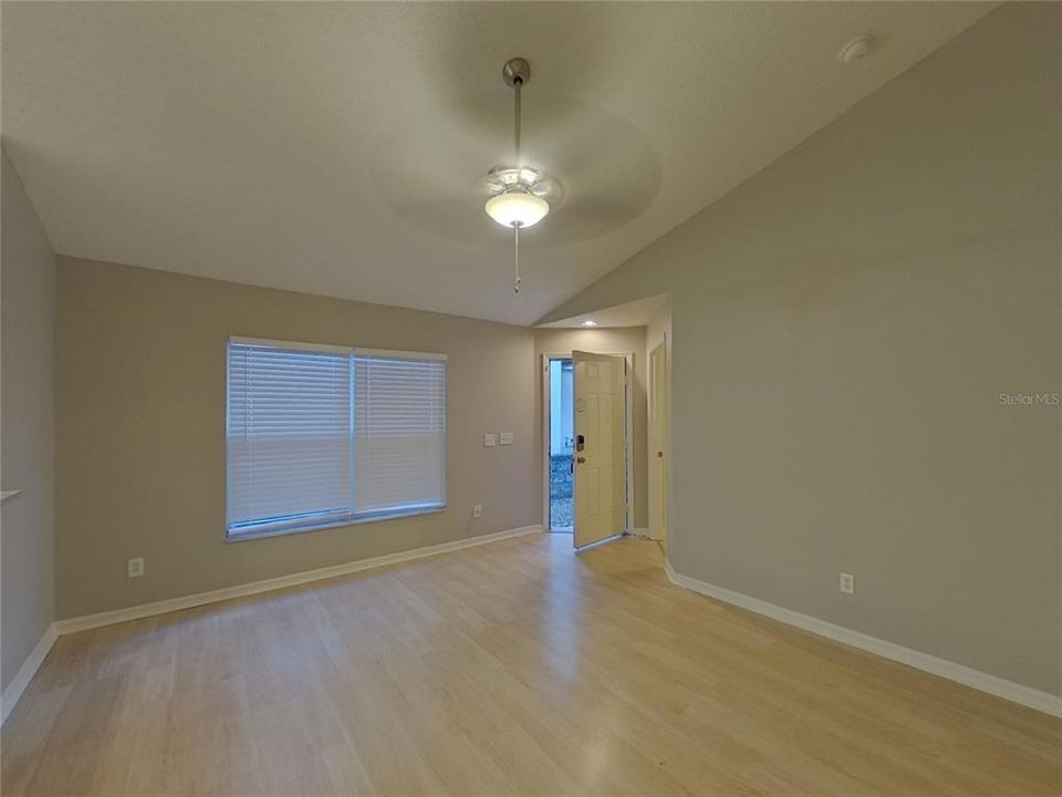 出租: $2,279 (4 贝兹, 2 浴室, 1326 平方英尺)