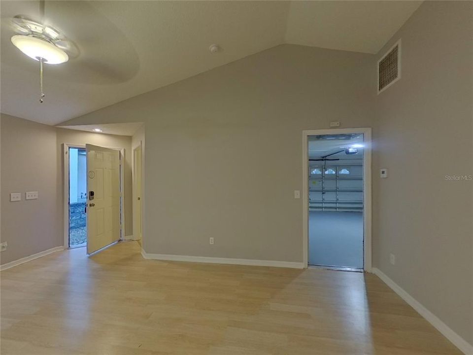 出租: $2,279 (4 贝兹, 2 浴室, 1326 平方英尺)