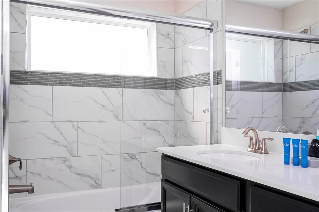 Под контрактом: $370,000 (4 спален, 3 ванн, 1914 Квадратных фут)