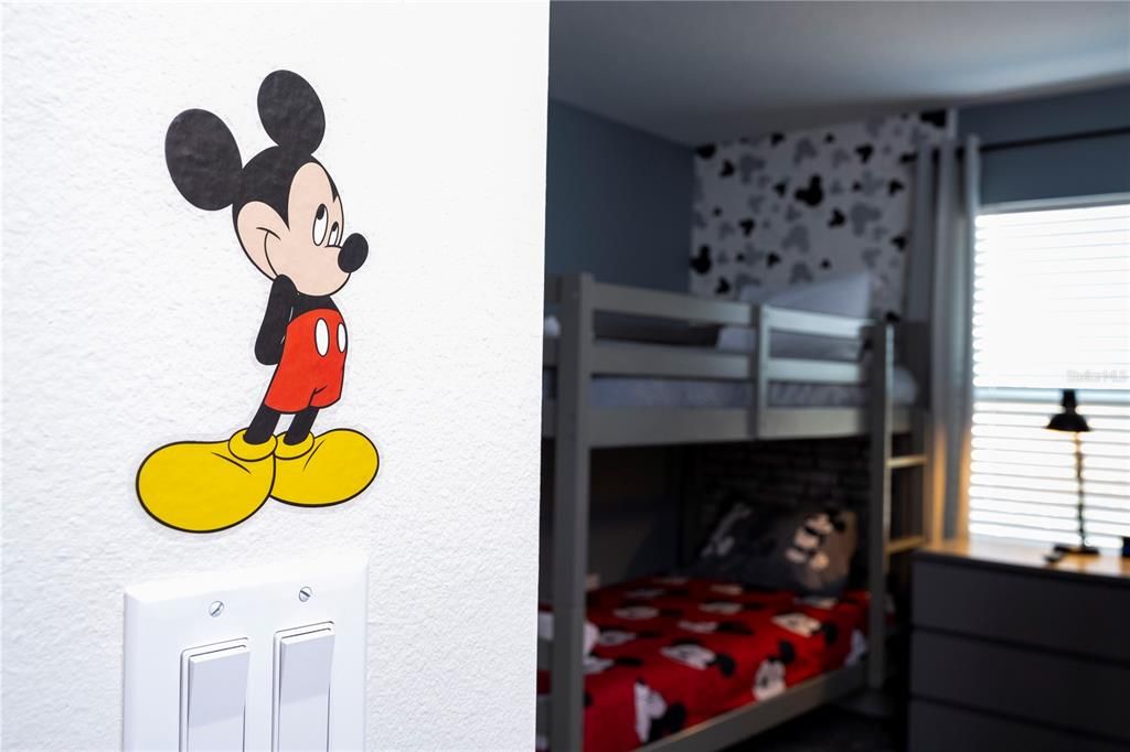 Под контрактом: $370,000 (4 спален, 3 ванн, 1914 Квадратных фут)