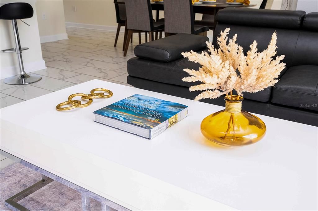 Под контрактом: $370,000 (4 спален, 3 ванн, 1914 Квадратных фут)