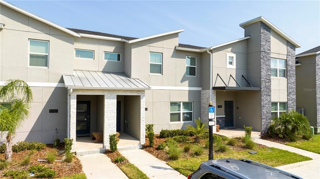 Под контрактом: $370,000 (4 спален, 3 ванн, 1914 Квадратных фут)