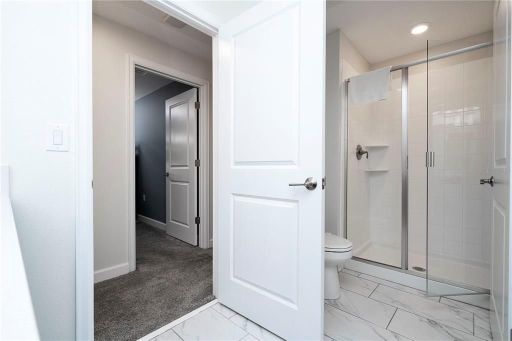 Под контрактом: $370,000 (4 спален, 3 ванн, 1914 Квадратных фут)