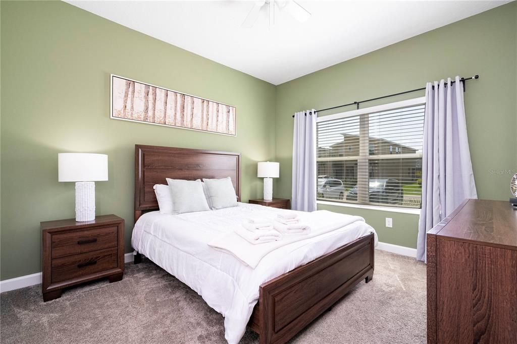 Под контрактом: $370,000 (4 спален, 3 ванн, 1914 Квадратных фут)