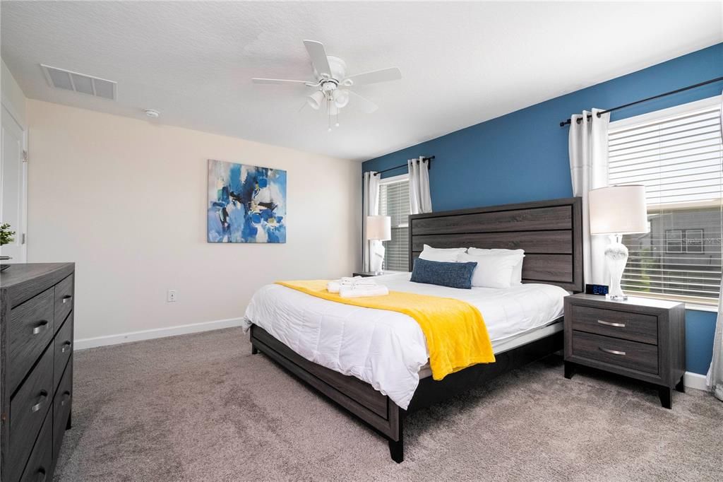 Под контрактом: $370,000 (4 спален, 3 ванн, 1914 Квадратных фут)