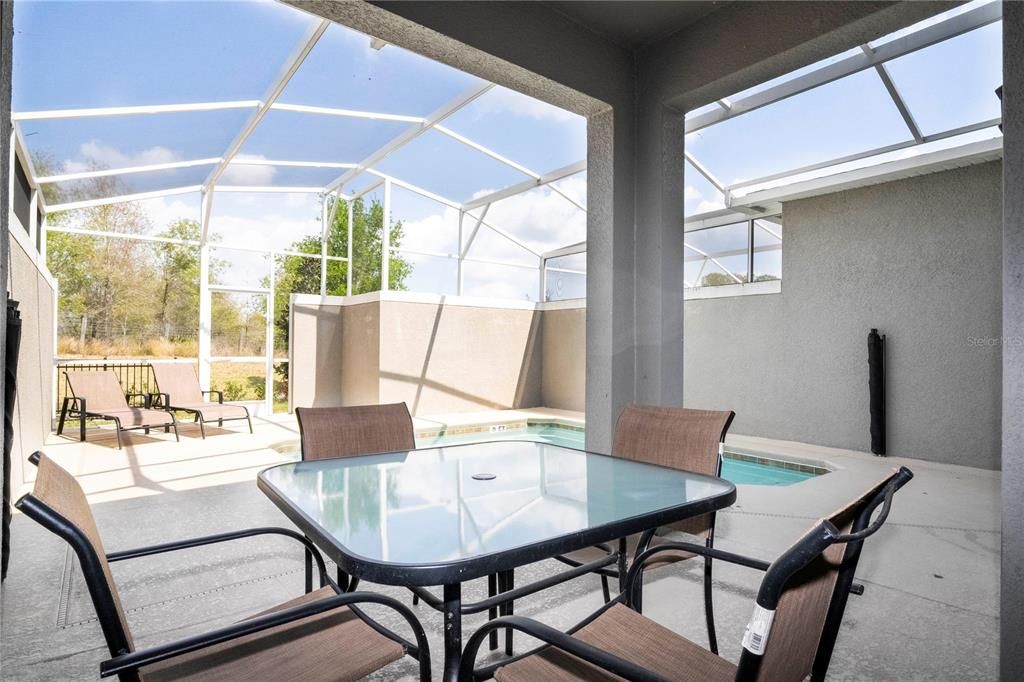 Под контрактом: $370,000 (4 спален, 3 ванн, 1914 Квадратных фут)