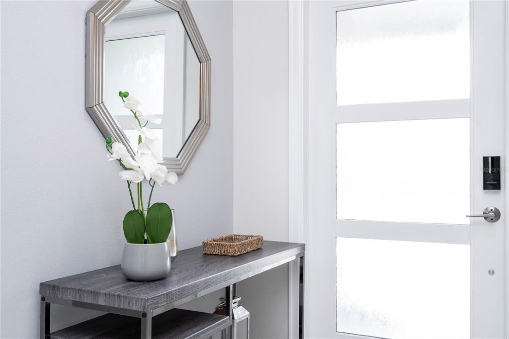 Под контрактом: $370,000 (4 спален, 3 ванн, 1914 Квадратных фут)