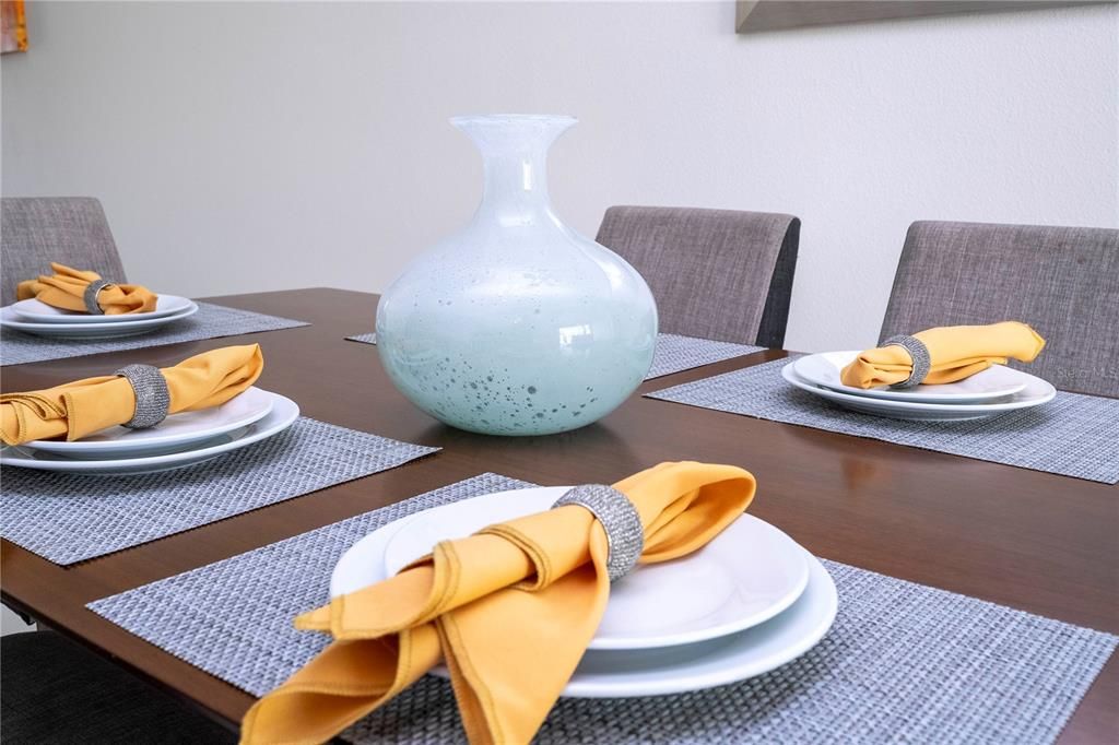 Под контрактом: $370,000 (4 спален, 3 ванн, 1914 Квадратных фут)